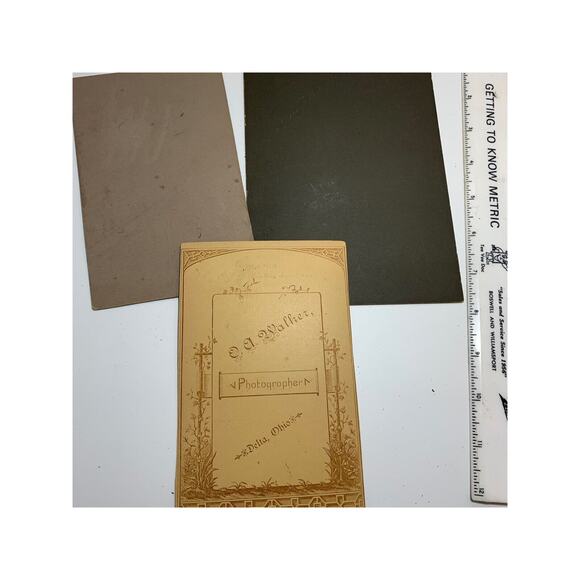 Atq Photo Cabinet Cards Black White Two Women One Man OA Walker Photography One - Picture 2 of 3